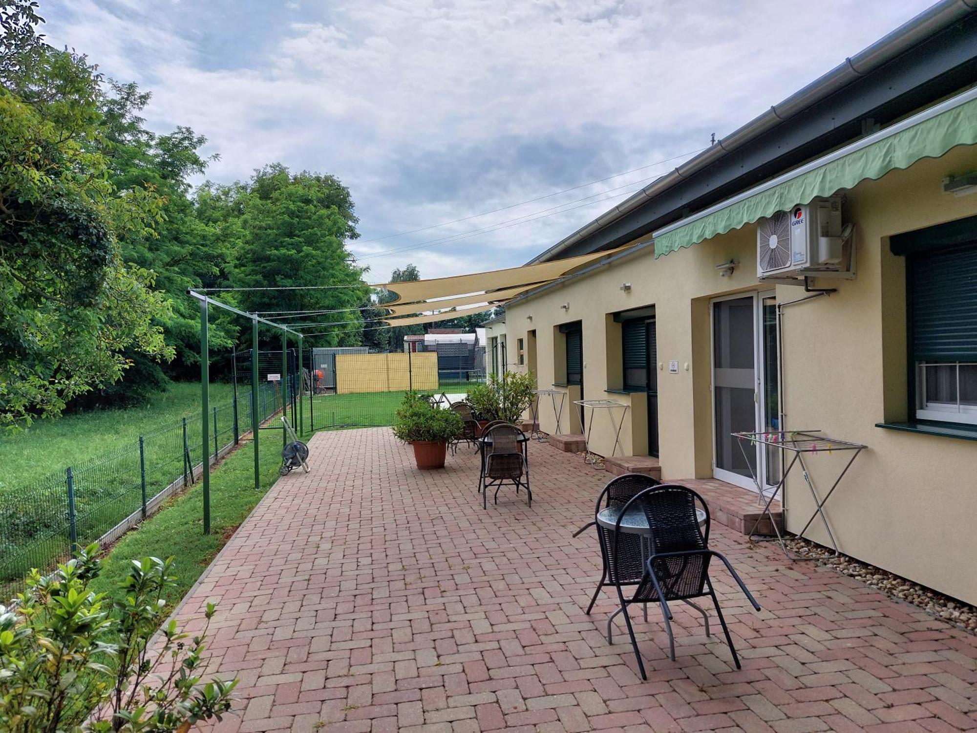 Szarszo Panzio Bed & Breakfast Balatonszarszo Exterior photo