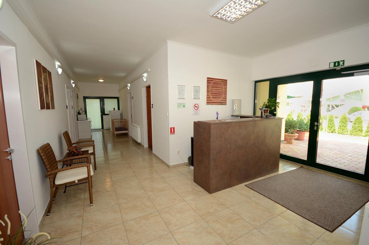 Szarszo Panzio Bed & Breakfast Balatonszarszo Exterior photo