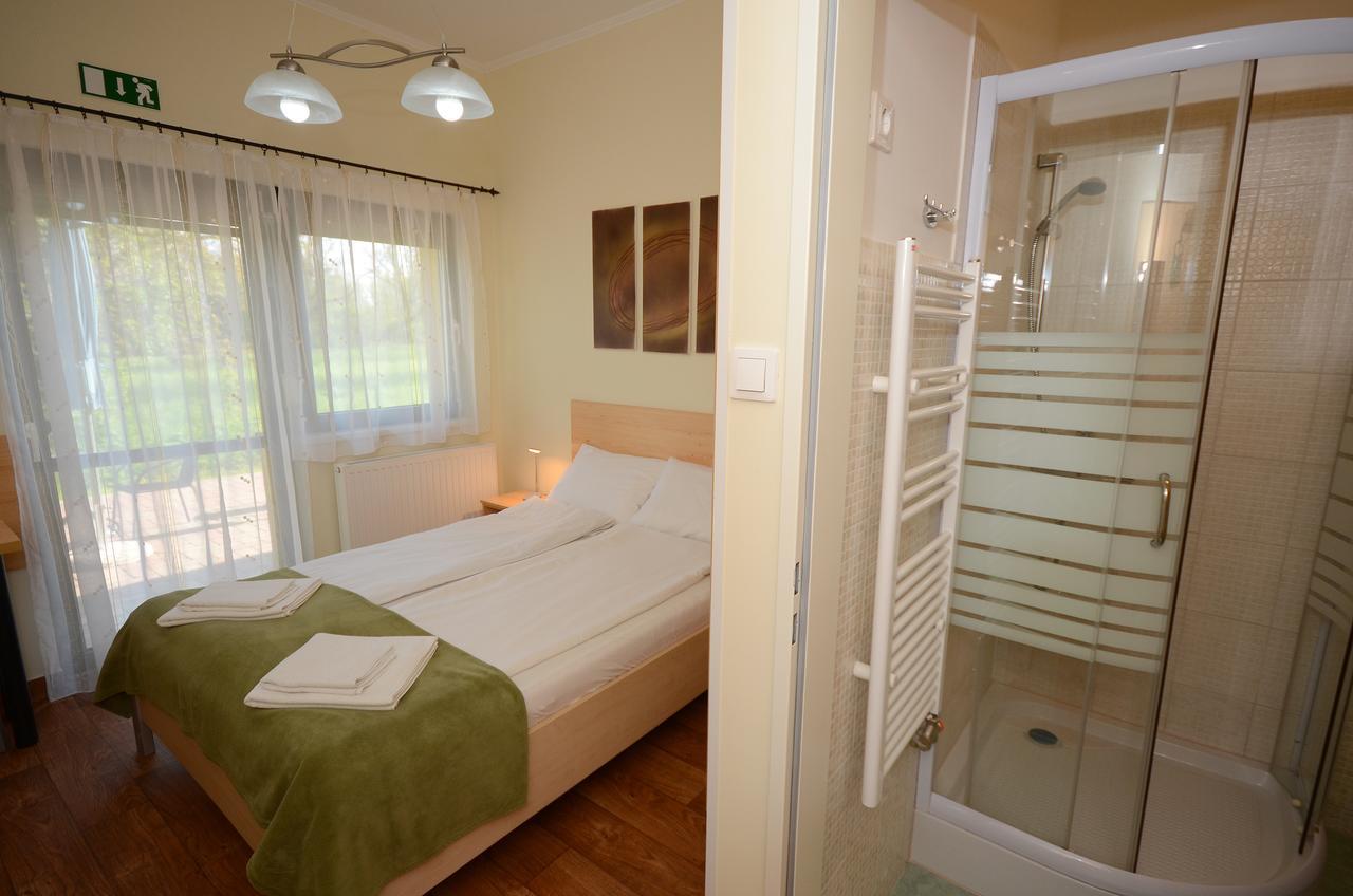 Szarszo Panzio Bed & Breakfast Balatonszarszo Exterior photo