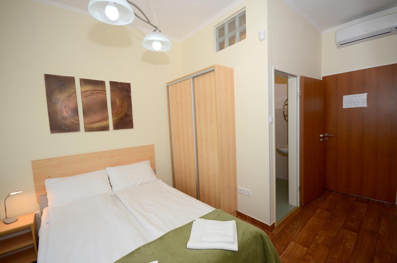 Szarszo Panzio Bed & Breakfast Balatonszarszo Exterior photo