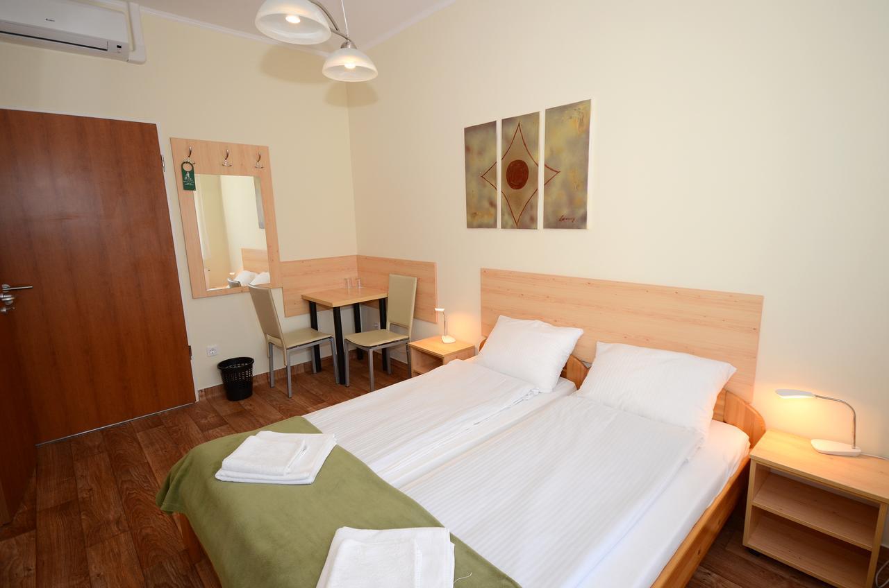Szarszo Panzio Bed & Breakfast Balatonszarszo Exterior photo