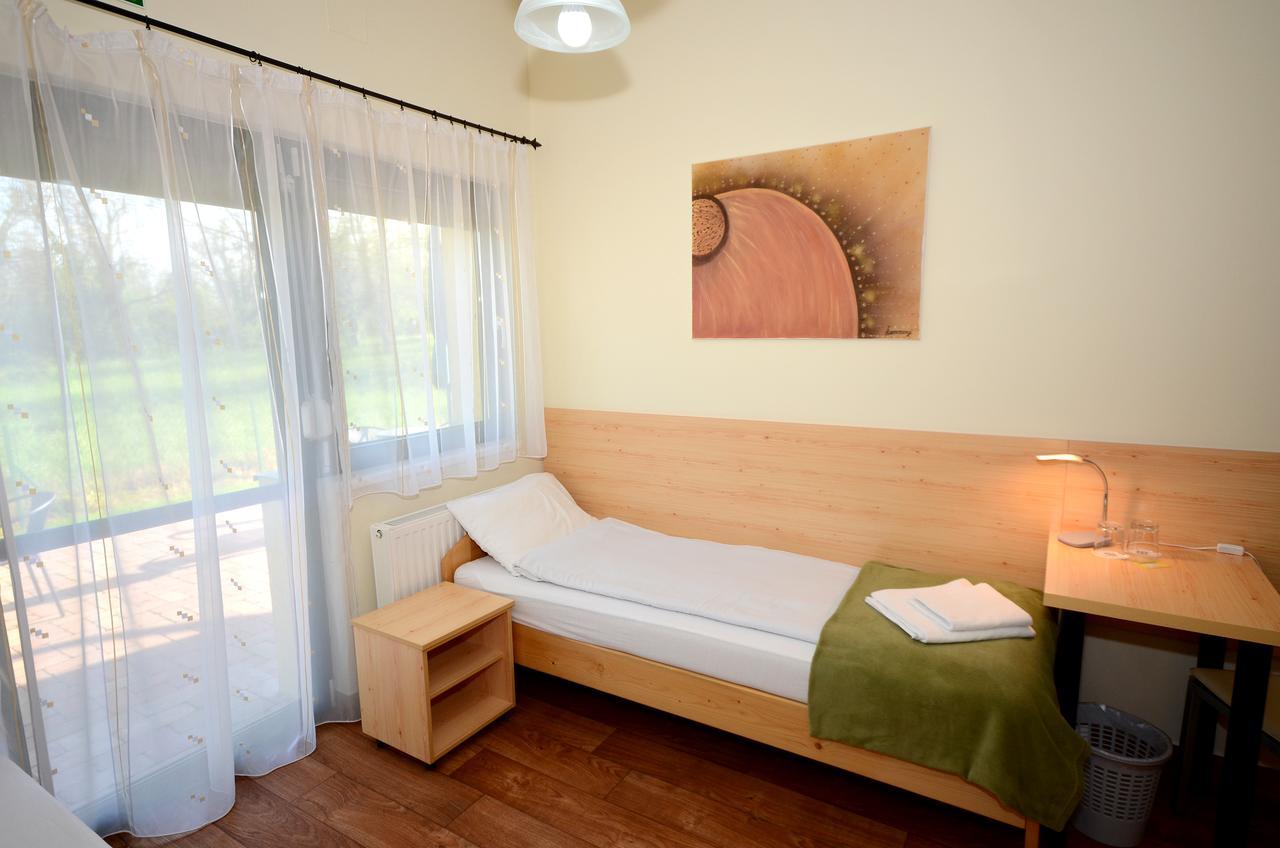 Szarszo Panzio Bed & Breakfast Balatonszarszo Exterior photo